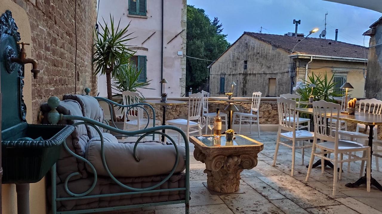 Residenza D'Epoca Cavaliere - Romantic Rooms Біббона Екстер'єр фото