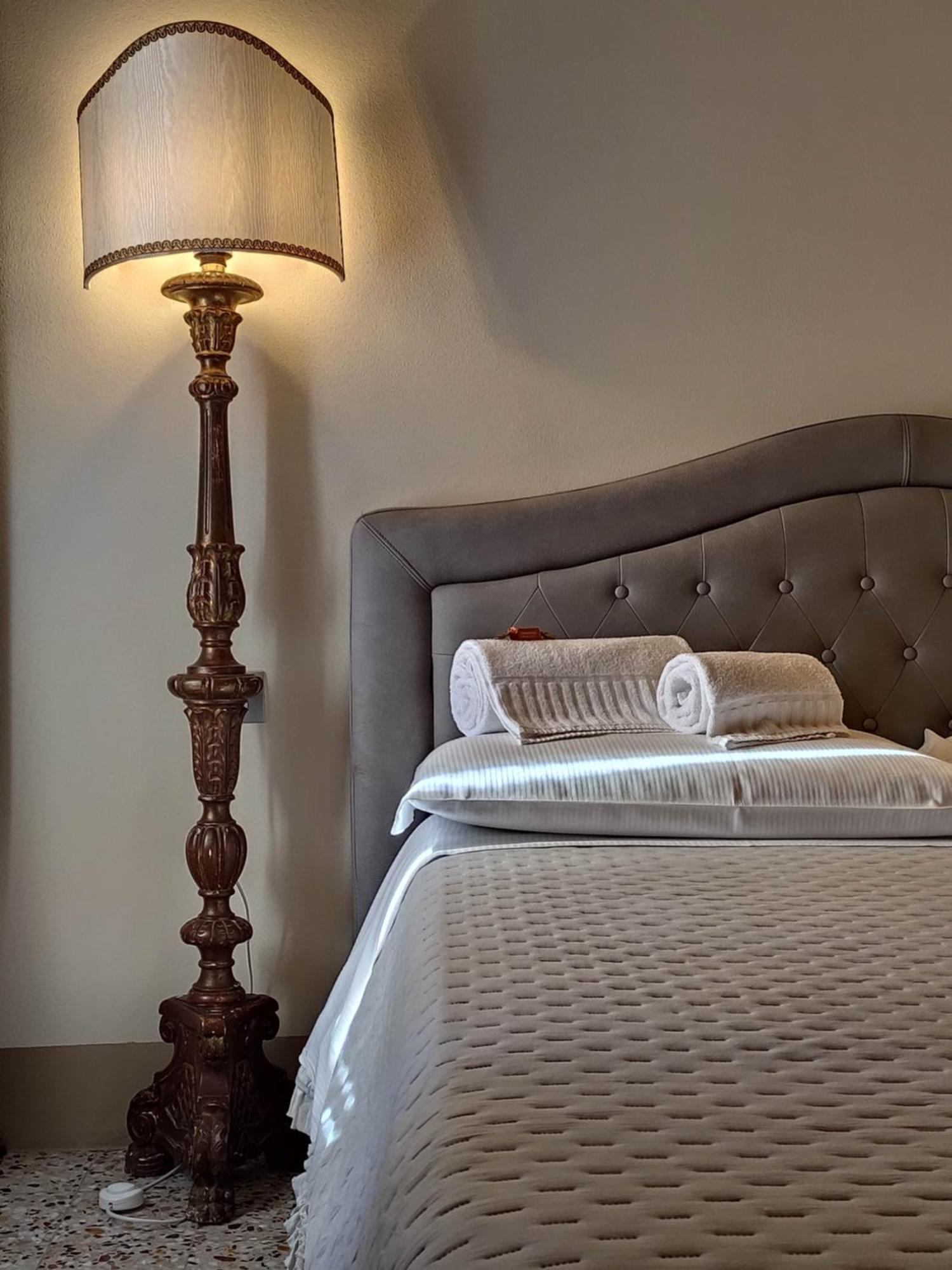 Residenza D'Epoca Cavaliere - Romantic Rooms Біббона Екстер'єр фото